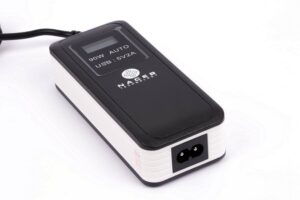 ADAPTADOR NACEB NA-013 UNIVERSAL P/LAPTOP / 9 PUNTAS INTERCAMBIABLES / 90W / NA-013