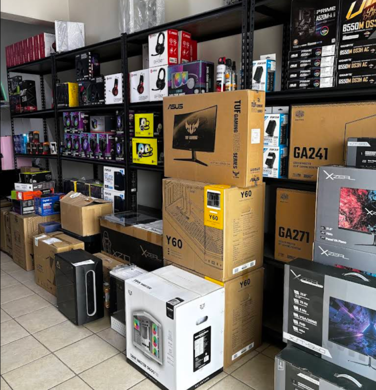Fachada de la tienda gamer Just Gaming en Mazatlán