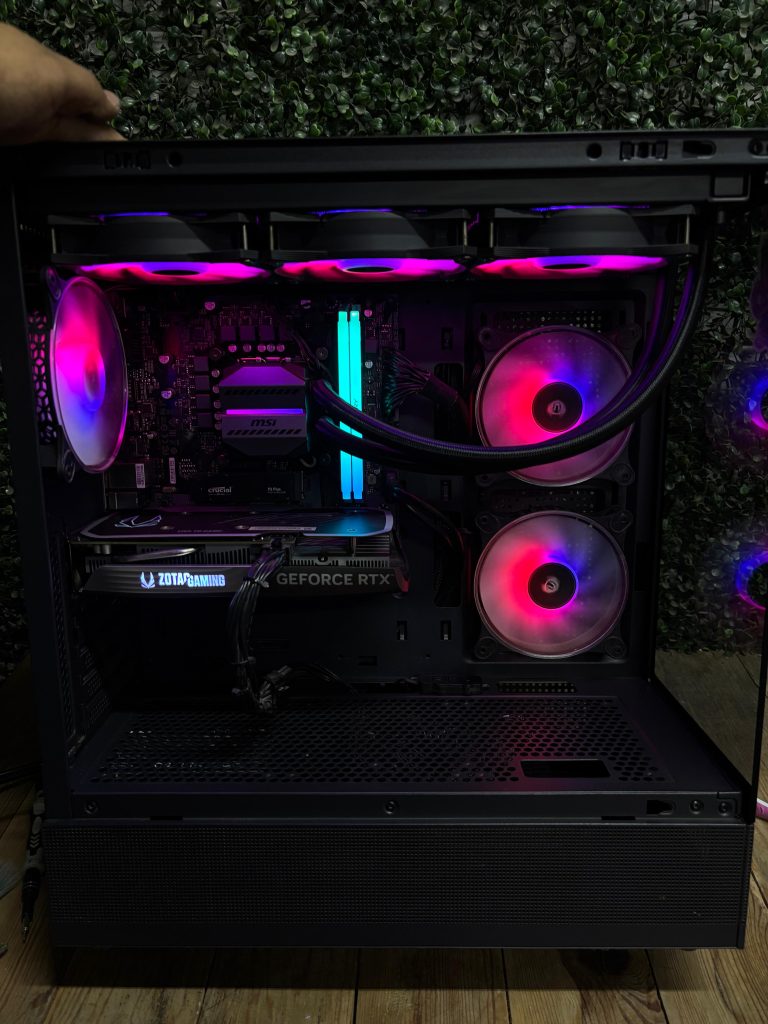 PC gamer limpia después del mantenimiento en Just Gaming Mazatlán